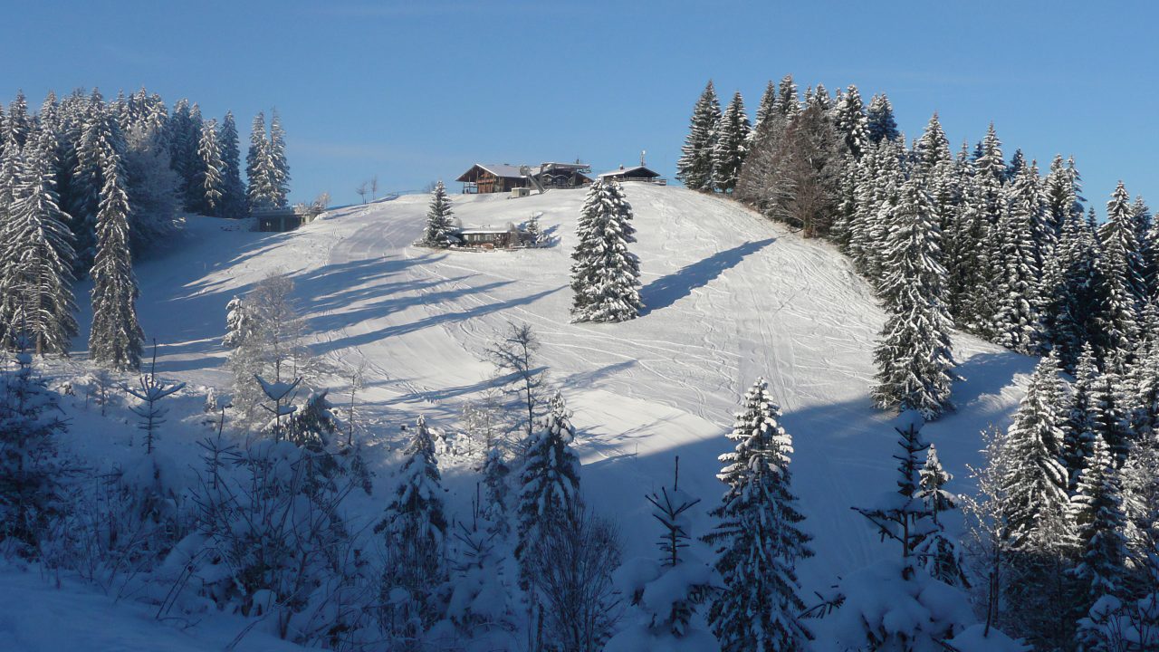 Weitblicke und Hüttenfeeling: Die Skitour auf den Buchenberg