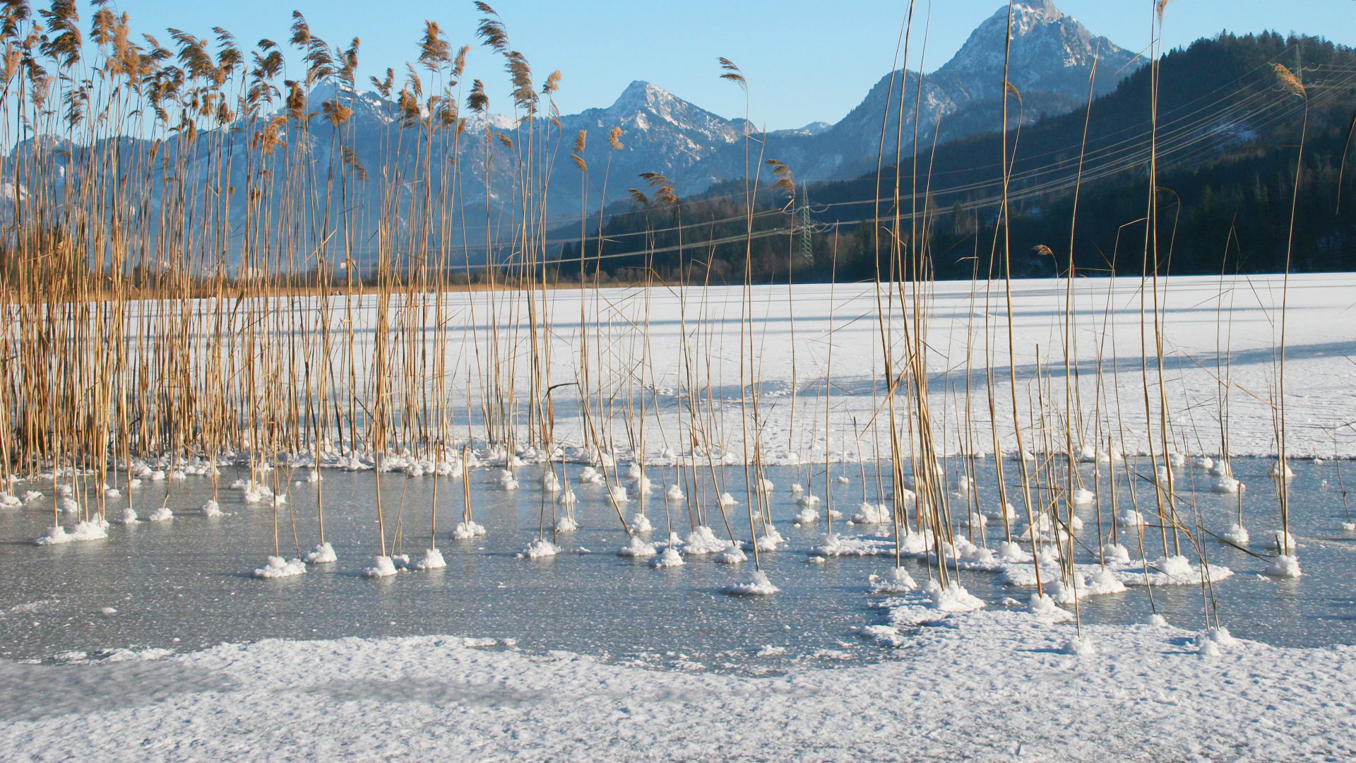 Winter hike around Lake Weissensee