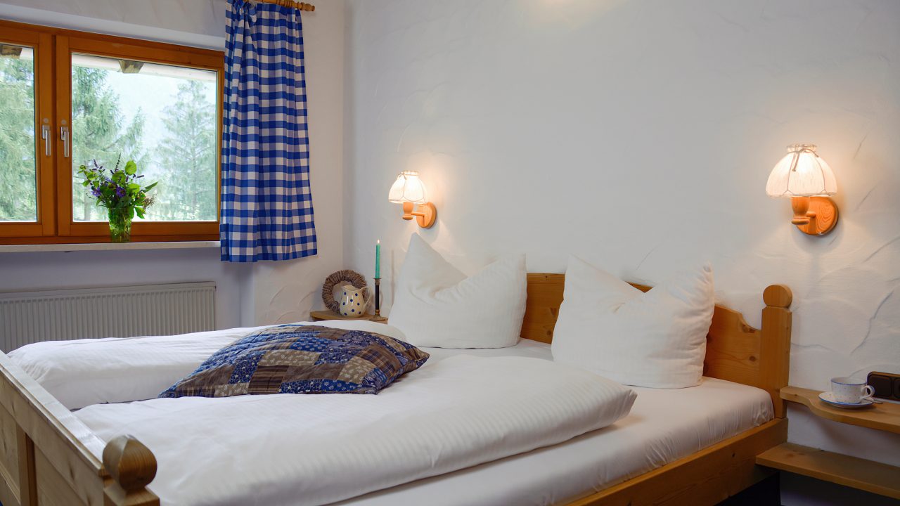 Guest room with timber details