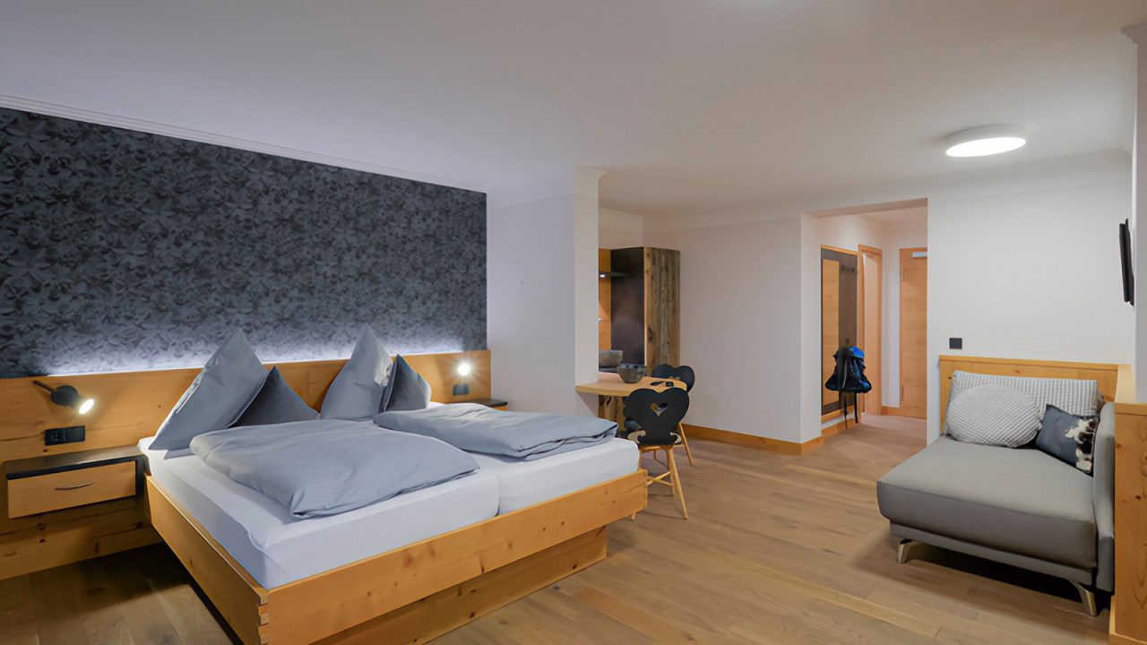 Premium room with living area and lake view
