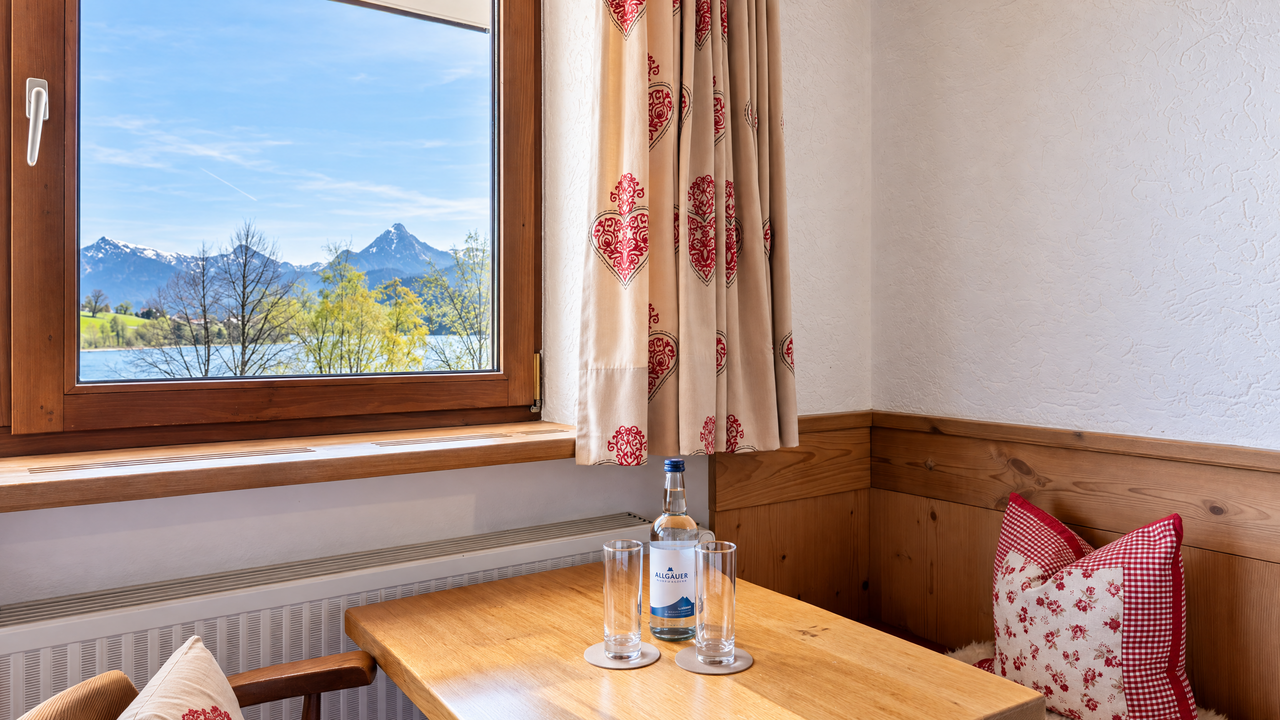 Comfort-Herzerl met balkon en uitzicht op het meer – afbeelding 3